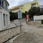 Ivo *