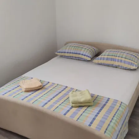 Ivo Apartman *